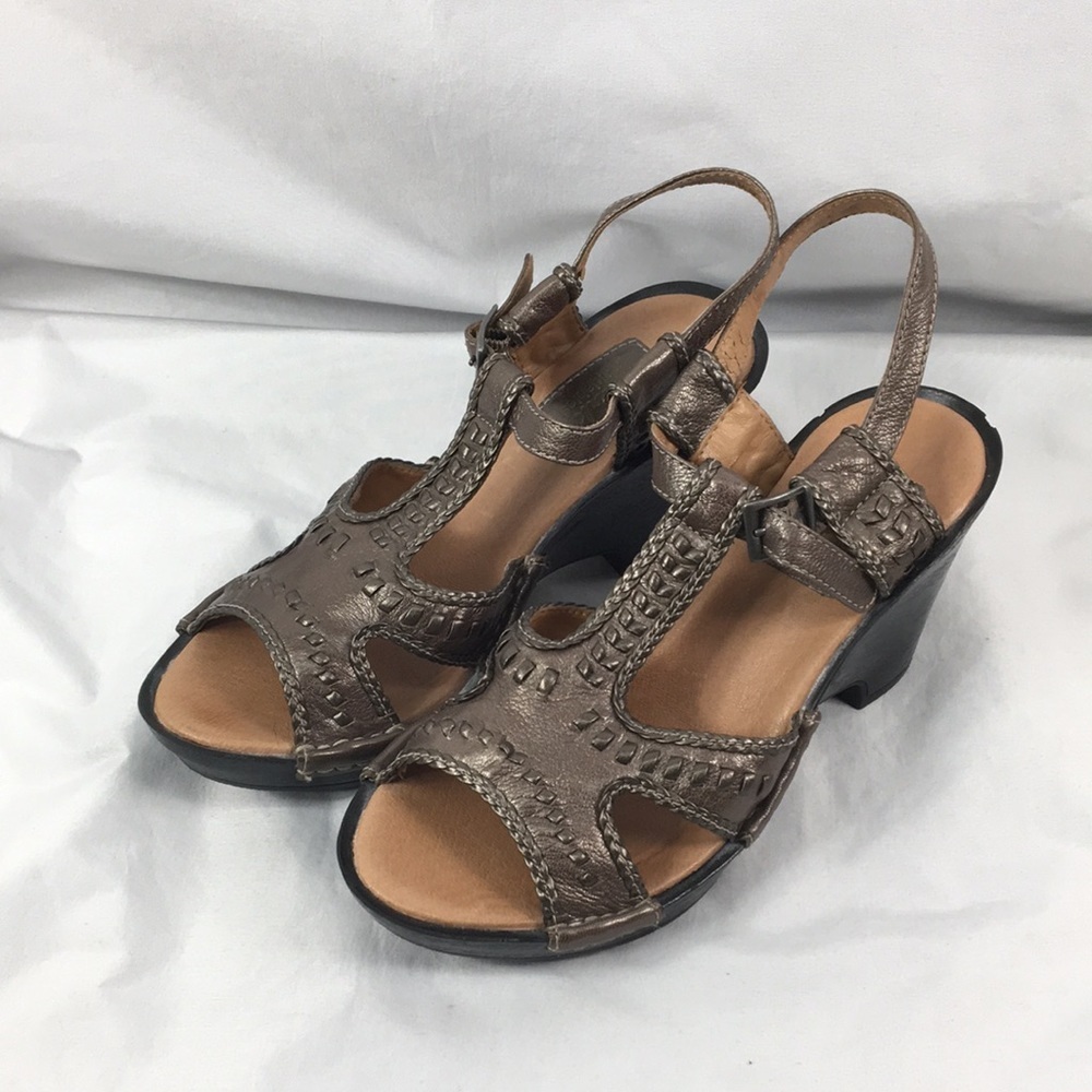 Clarks Women’s Bronze Metallic Slingback Sandal Heel Size 5 EXCELLENT Condition